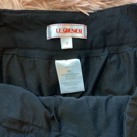 Black stretchy skirt with buttons - Picture 3 of 3